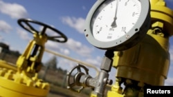 Poland -- A pressure gauge at a Gaz-System gas compressor station in Rembelszczyzna outside Warsaw, 13Oct2010